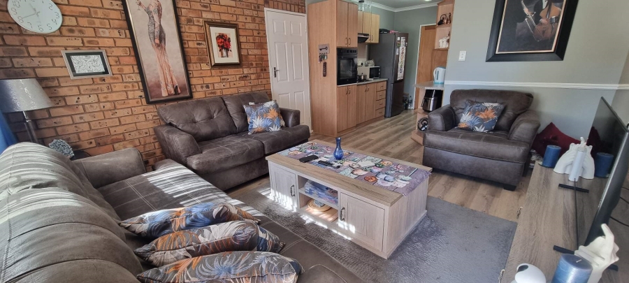 2 Bedroom Property for Sale in Langenhovenpark Free State